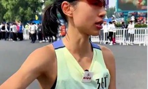 “最快女护士”张水华被医院警告处分，指其存在违规兼职取酬、以虚假理由获得调休行为，医院证实